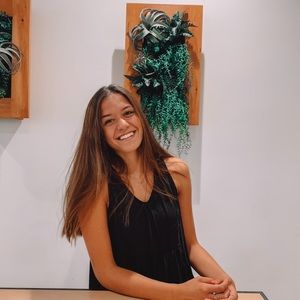 Meet your Posher, Hana